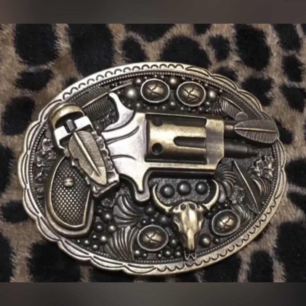 New Western faux revolver pistol theme feathers Longhorn bull belt buckle